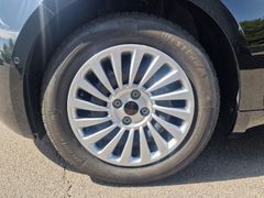 Fahrzeugabbildung Fiat 500e Red Komfort 23,8 kWh SiHz PDC RFK Tempo DAB