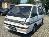 Mitsubishi L300 - Mitsubishi L300: Van