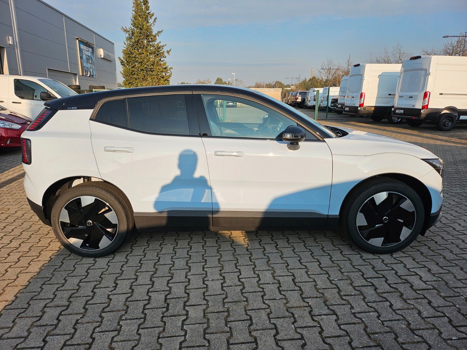 Fahrzeugabbildung Volvo EX30 Plus 2WD Pure Electric