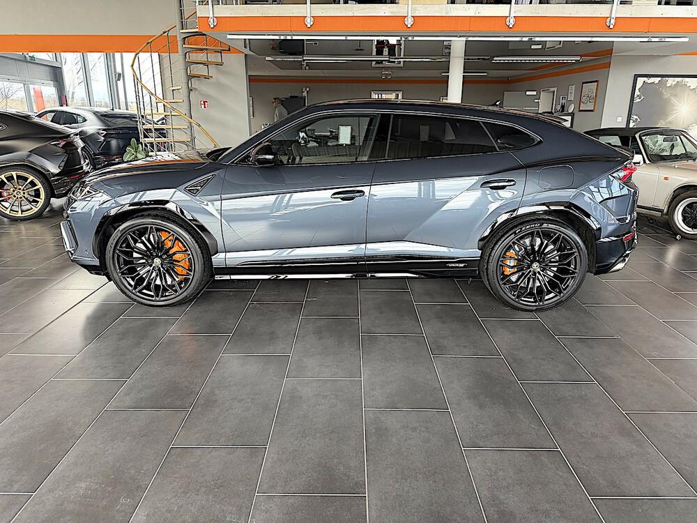 Lamborghini Urus SE Grigio Crater Black Top