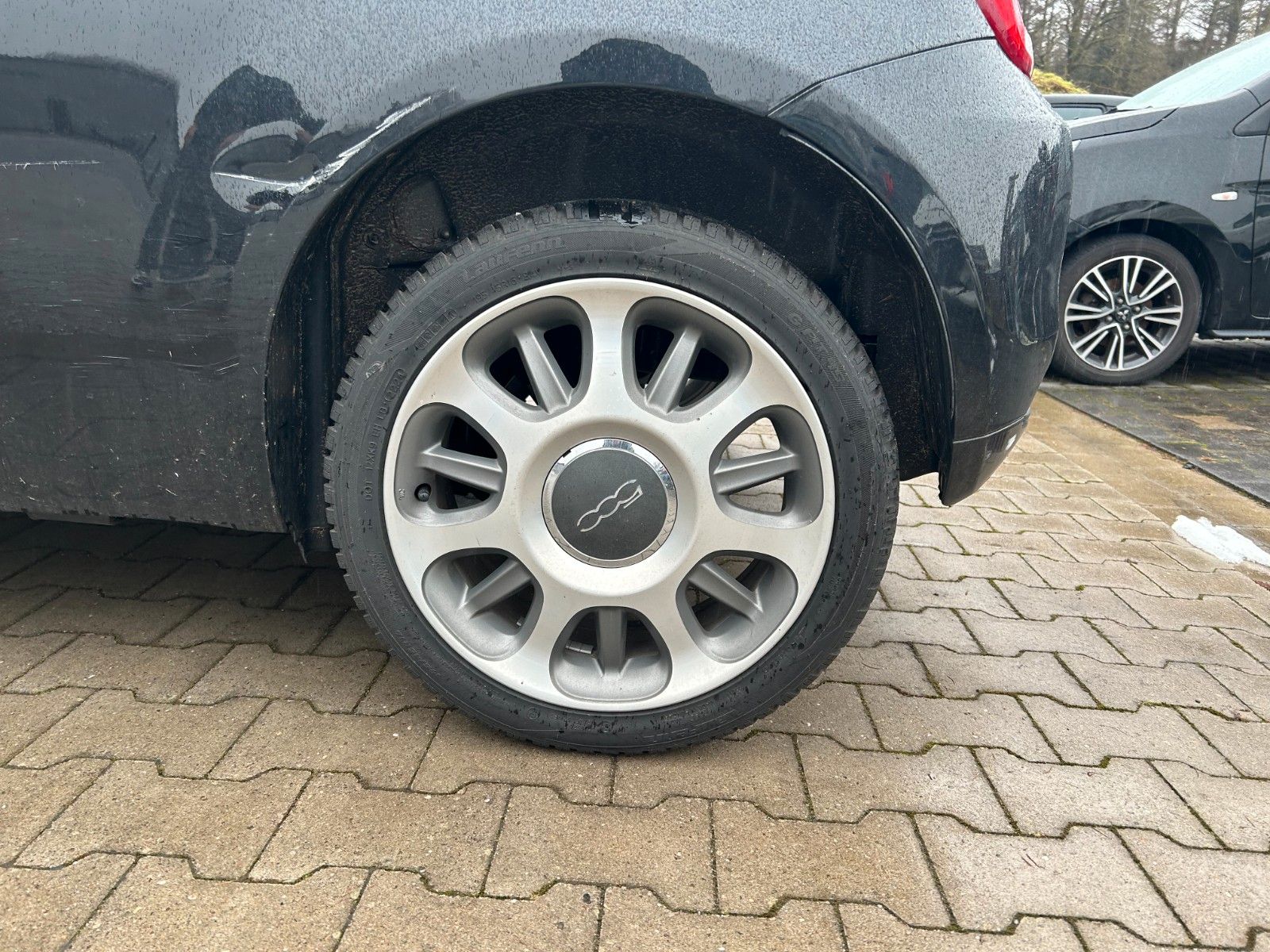 Fahrzeugabbildung Fiat 500 1.0  Dolcevita