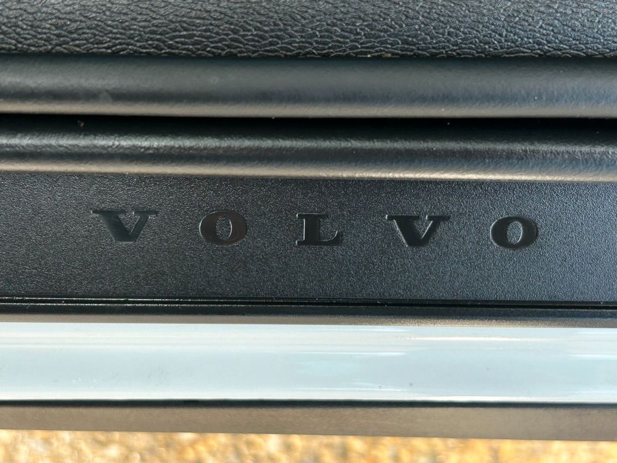 Fahrzeugabbildung Volvo XC40 T3 Momentum Pro Sports LED PDC Sensus