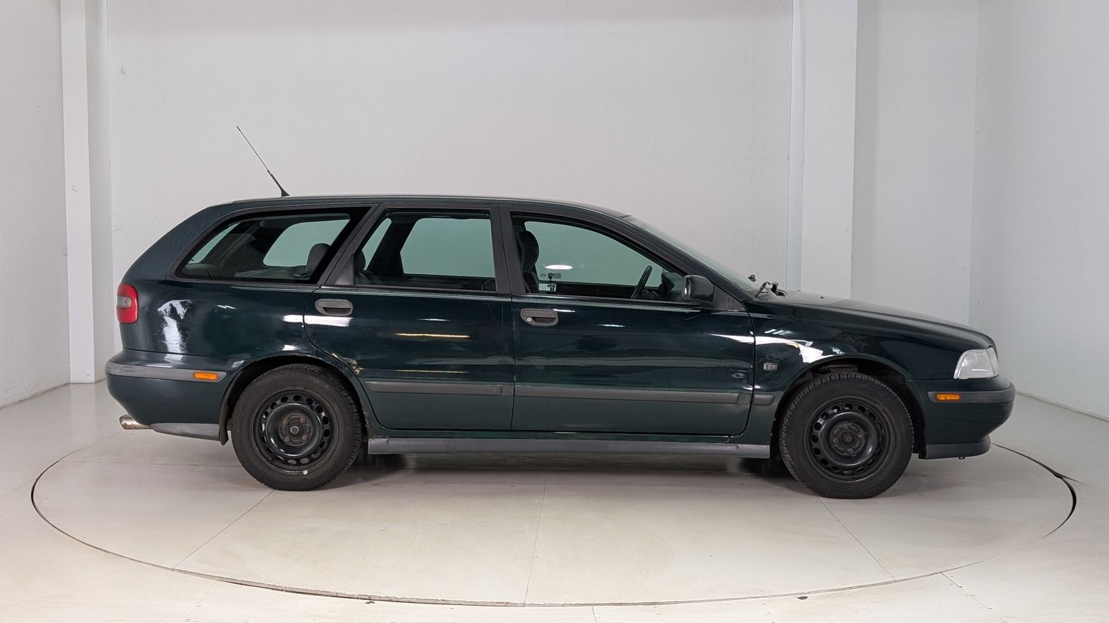 Fahrzeugabbildung Volvo V40 2.0T