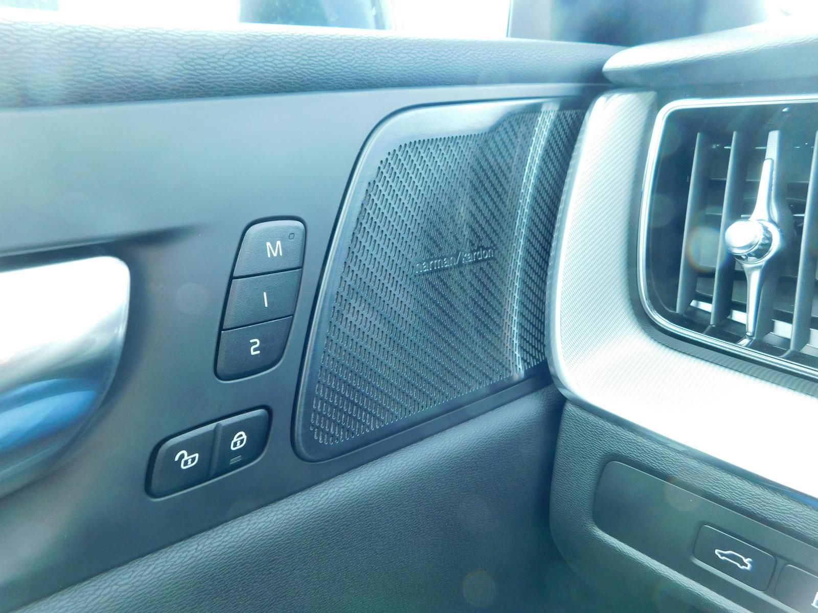 Fahrzeugabbildung Volvo XC60 T6 AWD Plus Black Edition