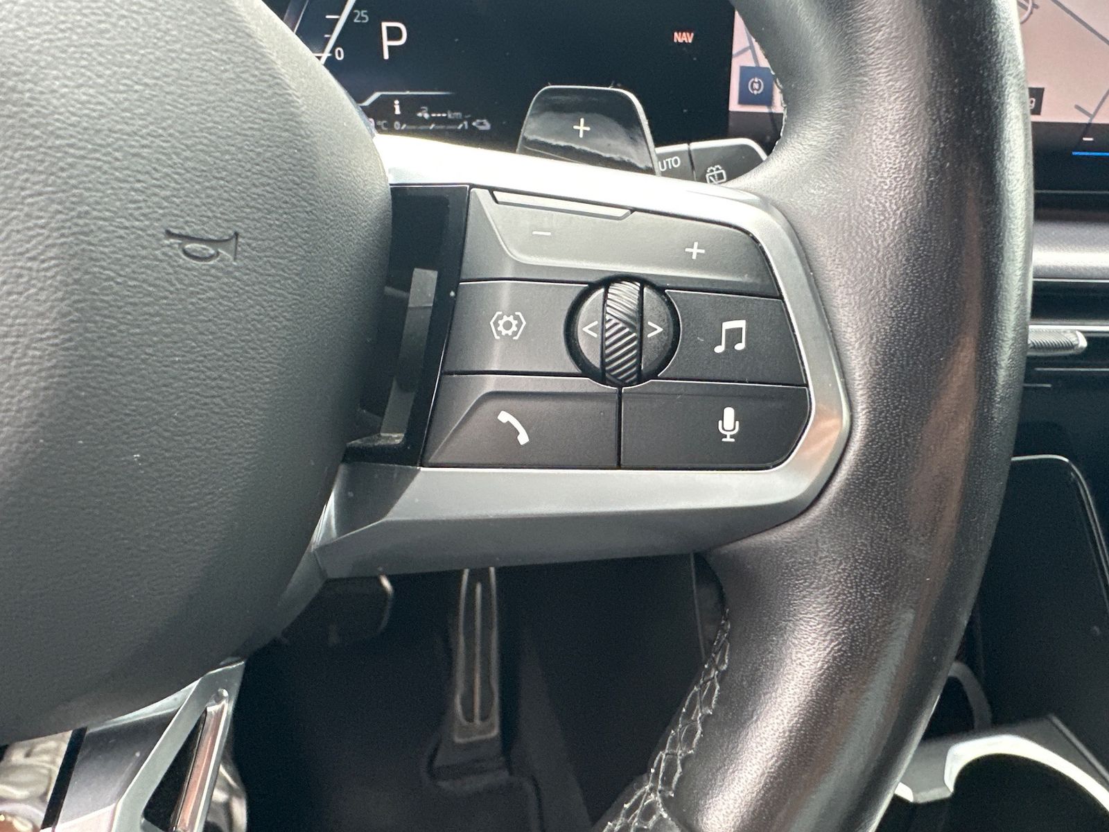 Fahrzeugabbildung BMW X1 xDrive30e M-Sport NAV+LED+ACC+AHK+H&K+VCOCKP