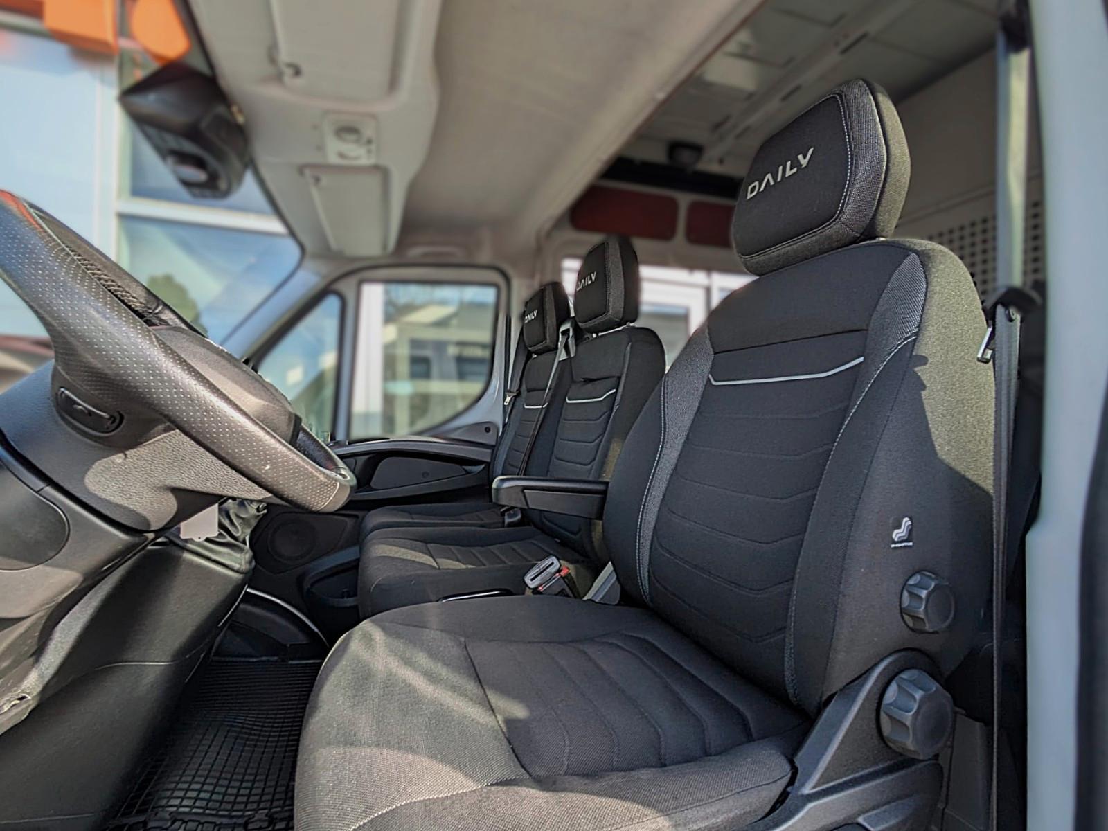 Iveco Daily DOKA KASTEN 6 SITZE KLIMA NAVI STANDH. CAM