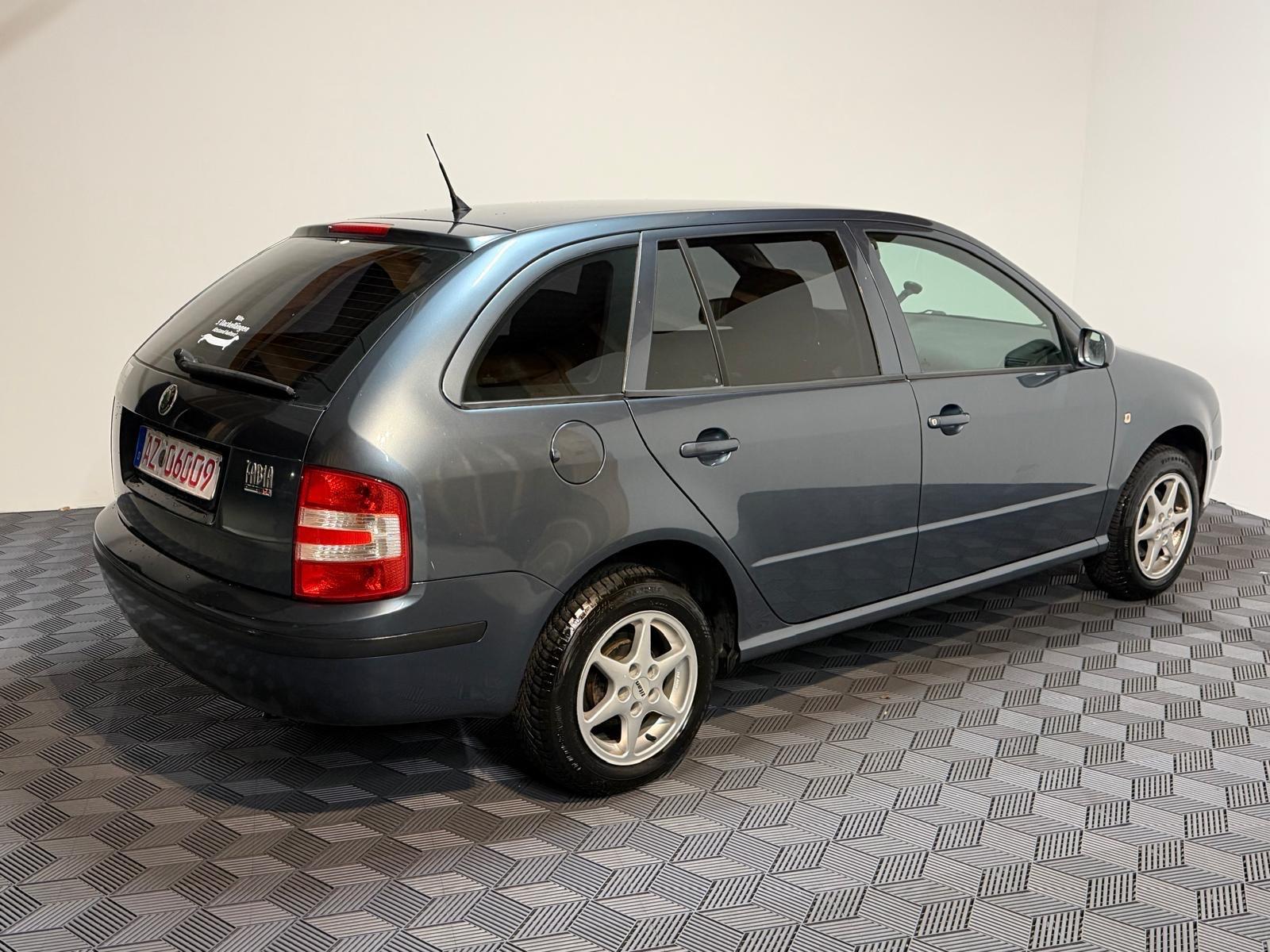 Skoda Fabia 2006 — rear view
