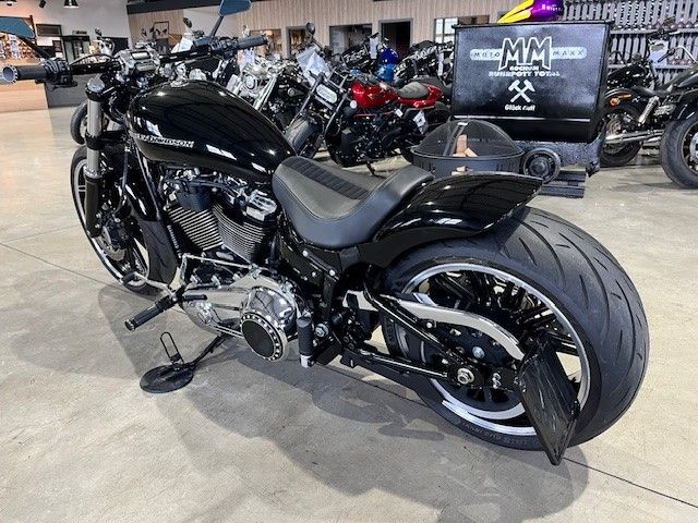 Fahrzeugabbildung Harley-Davidson Breakout Tunderbike Umbau Chrome Head YouTube