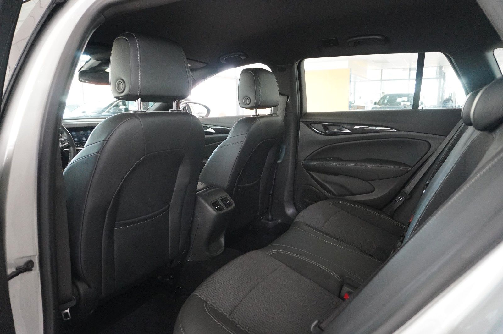 Fahrzeugabbildung Opel Insignia B ST 2.0T ELEGANCE NAVI/LED/VIRT/SH/DAB