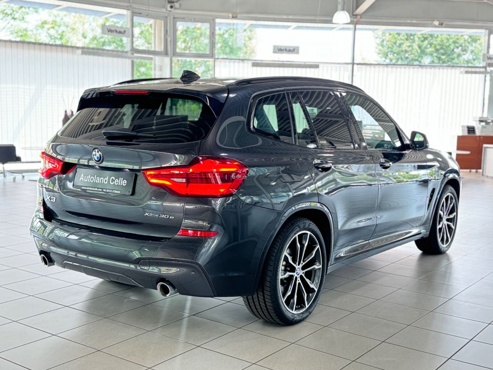 Fahrzeugabbildung BMW X3 xD30e M Sport Panorama HUD DAB HiFi Alarm ACC