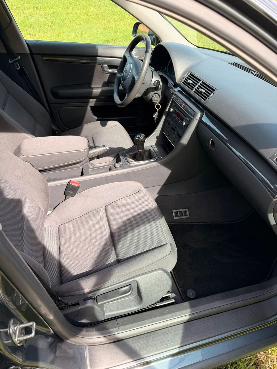 Audi A4 2004 — photo 11