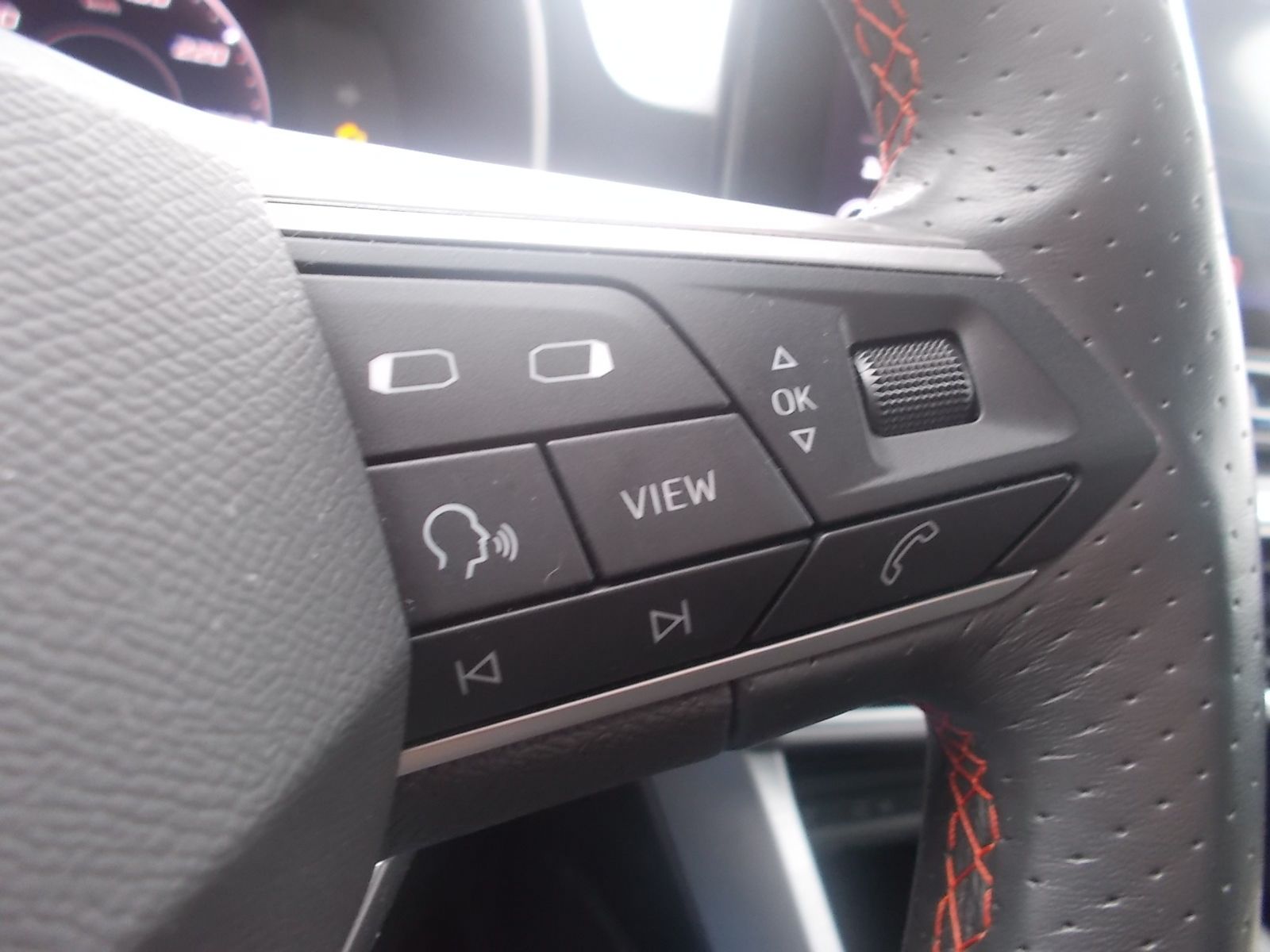 Fahrzeugabbildung SEAT Leon Sportstourer FR 2.0 TDI DSG