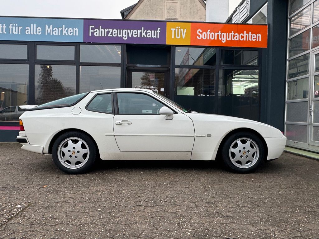 Porsche 944
