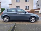 Alfa Romeo 147 1.6Tspark - Alfa Romeo 147 aus 2001