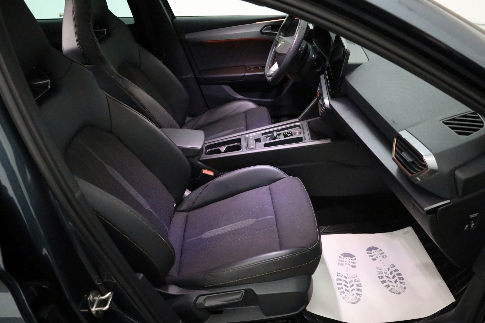 Fahrzeugabbildung CUPRA Leon Sportstourer VZ,Leder,Navi,LED,SH,Kamera+WR