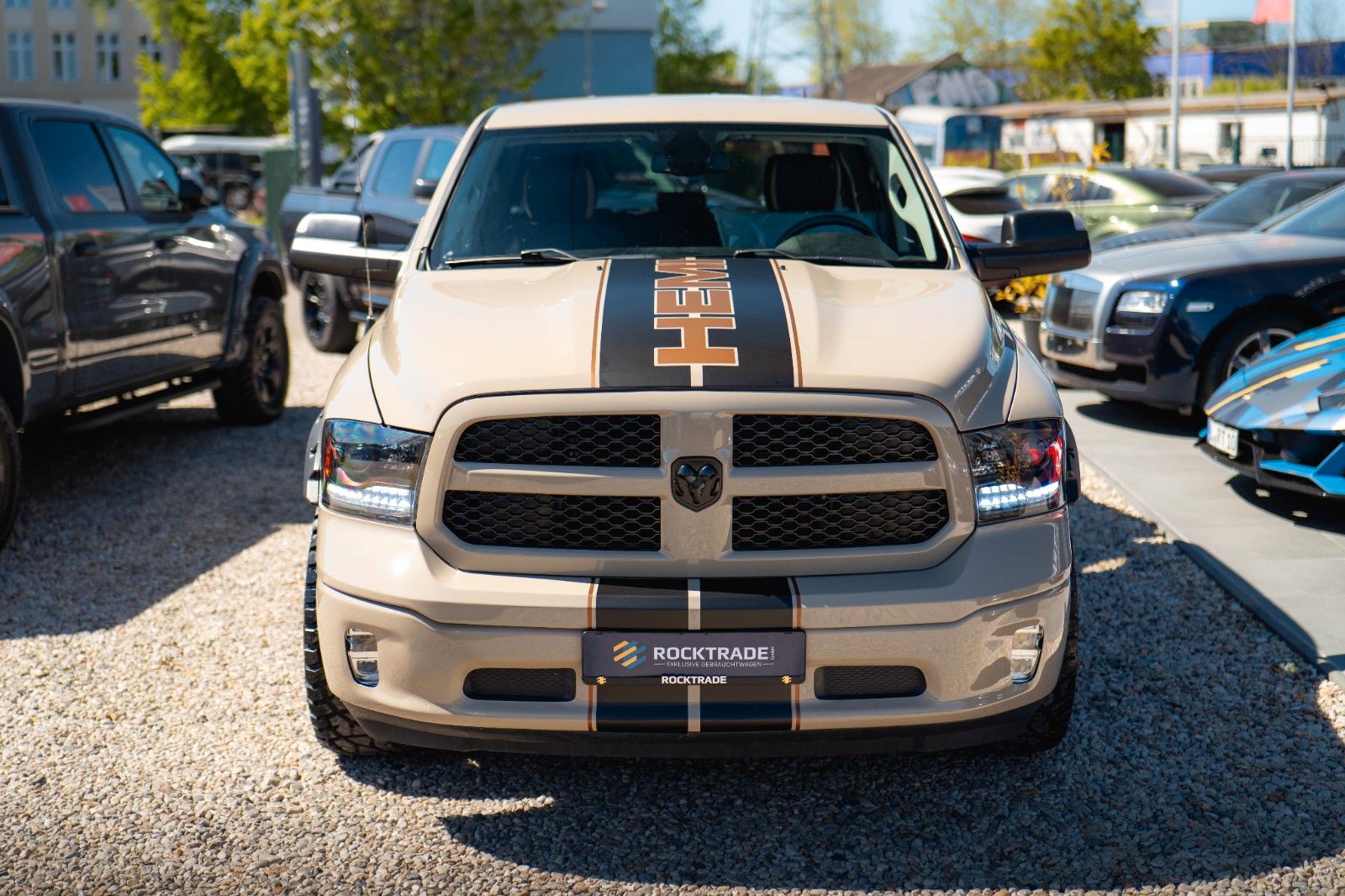 Fahrzeugabbildung Dodge RAM 5.7 V8 HEMI 4x4 Offroad Night LONGBED *LPG*