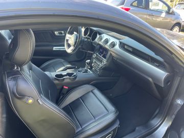 Ford Mustang - 8