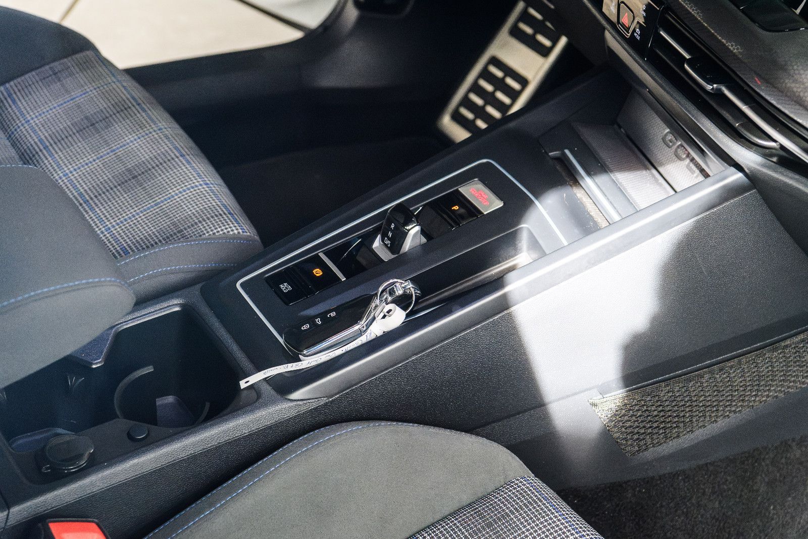 Fahrzeugabbildung Volkswagen Golf VIII Lim. GTE eHybrid +DSG+Navi+ACC