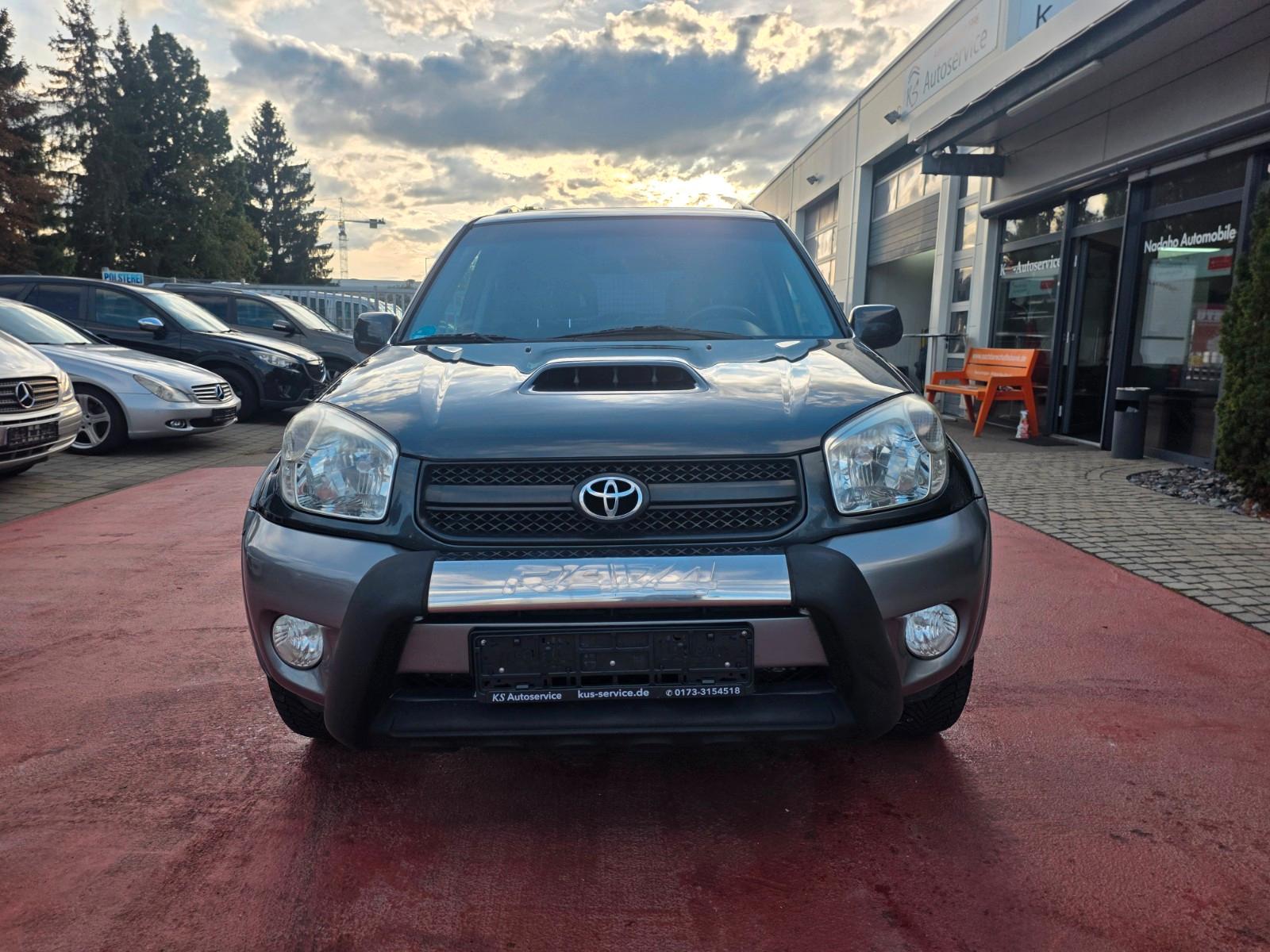 Toyota RAV4 2.0 D-4D 116 ch 4x4 Sol • Clim auto • Attelage • Radar de recul • Barres de toit