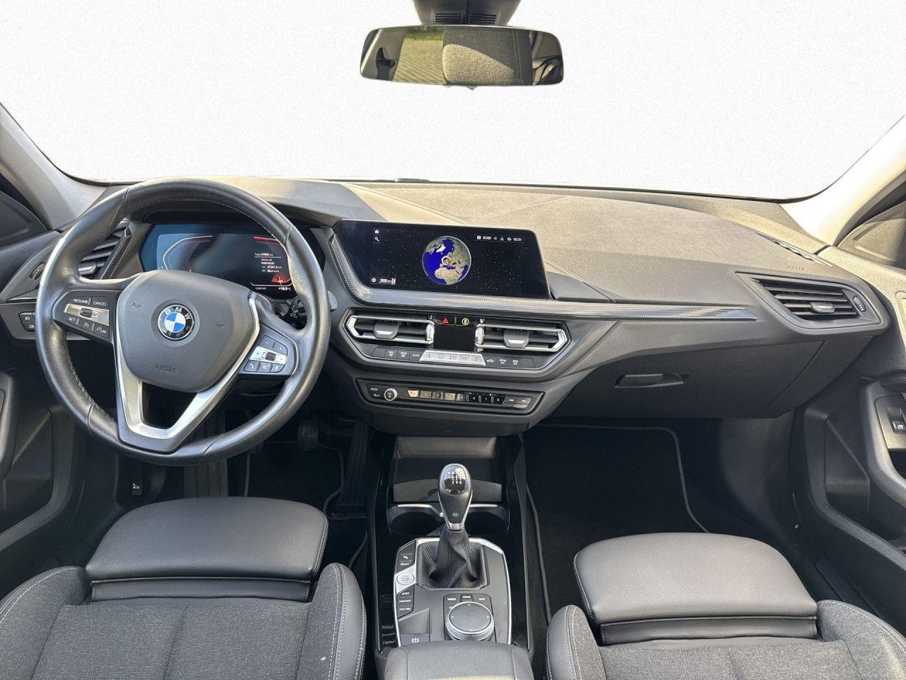 BMW 118i Sport Line adptLED Pano AHK Kamera GrTank