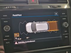 Fahrzeugabbildung Volkswagen GOLF VII COMFORTLINE PDC AHK FSE TÜV+SERVICE NEU