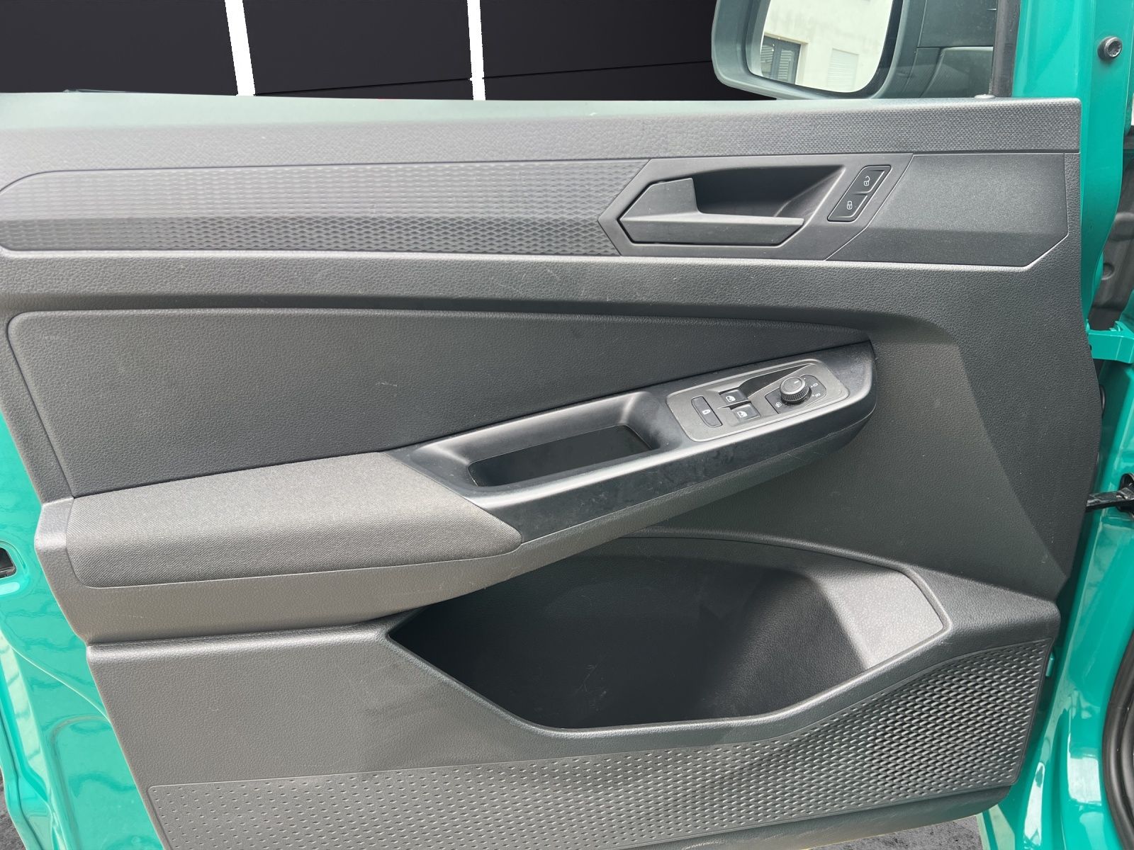 Fahrzeugabbildung Volkswagen Caddy Kombi TDI Maxi Basis 7-Si AHK GRA PDC