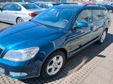 Skoda Octavia 2.0 TDI Elegance Combi Elegance - Skoda Octavia aus 2011: Kombi