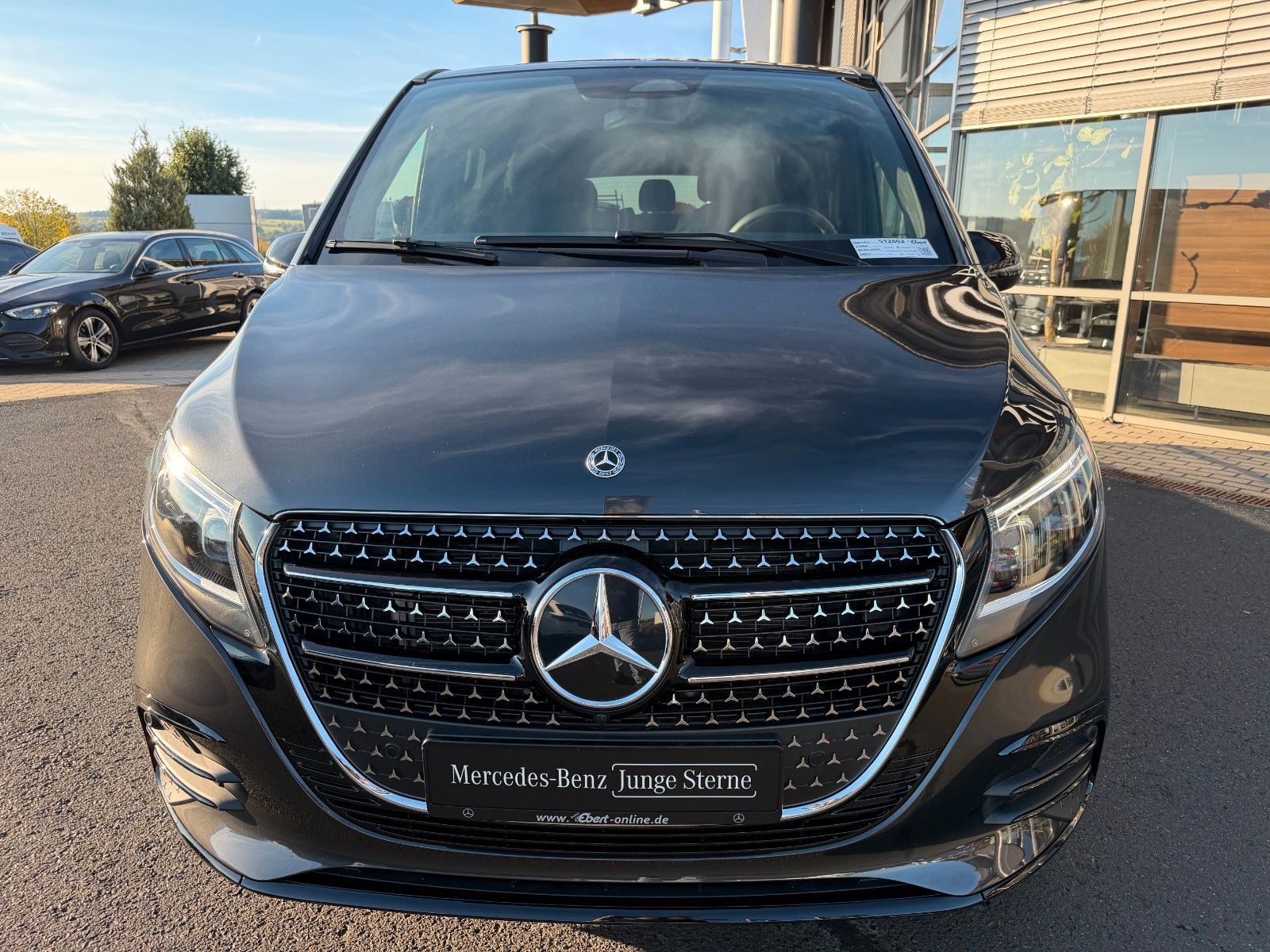 Fahrzeugabbildung Mercedes-Benz V 300 d 4MATIC STYLE AMG DISTRONIC MULTIBEAM
