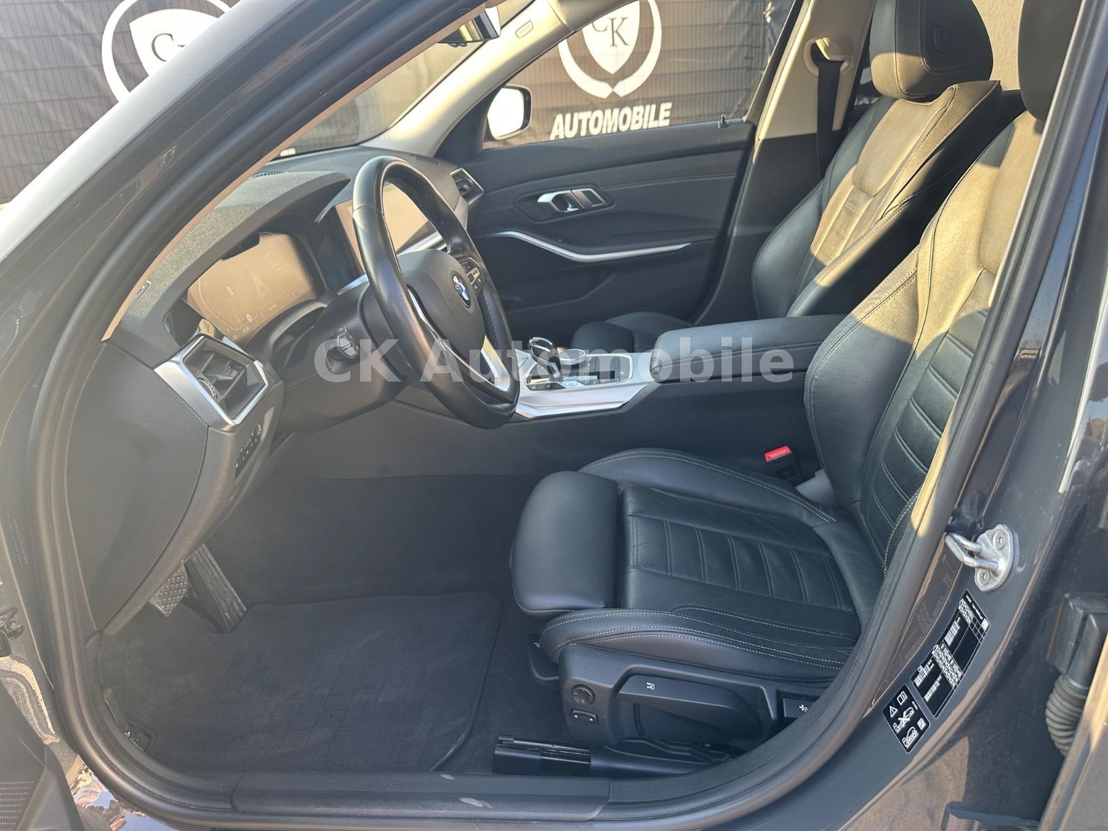 Fahrzeugabbildung BMW 320dxDrive Touring Sport-Line/Laser/Pano/ACC/AHK