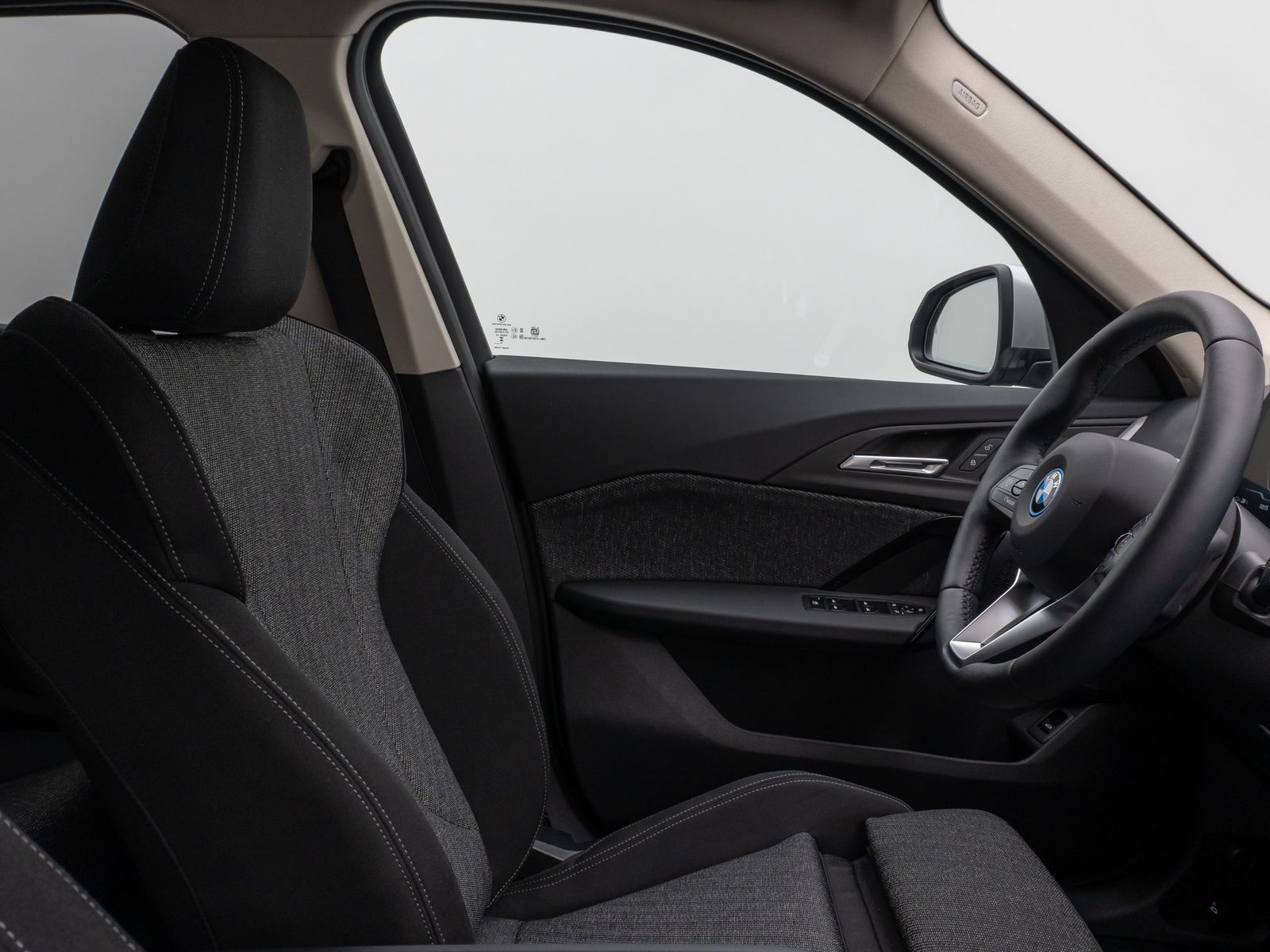 Fahrzeugabbildung BMW iX1 eD20 Kamera DAB Fernlichtassis Komfort Sport