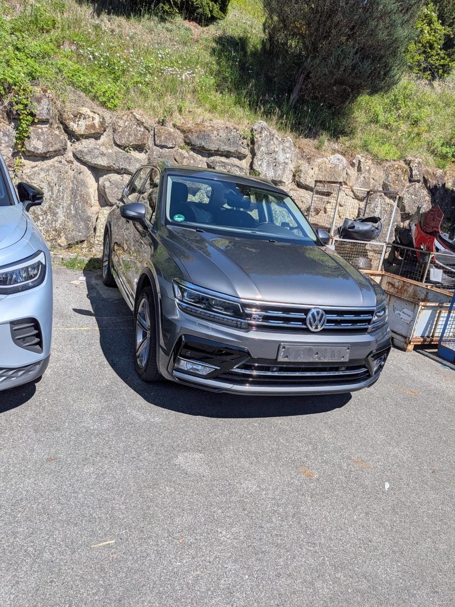 Volkswagen Tiguan 2.0TSI R-LINE 4M NAVI*LEDER*XENON*