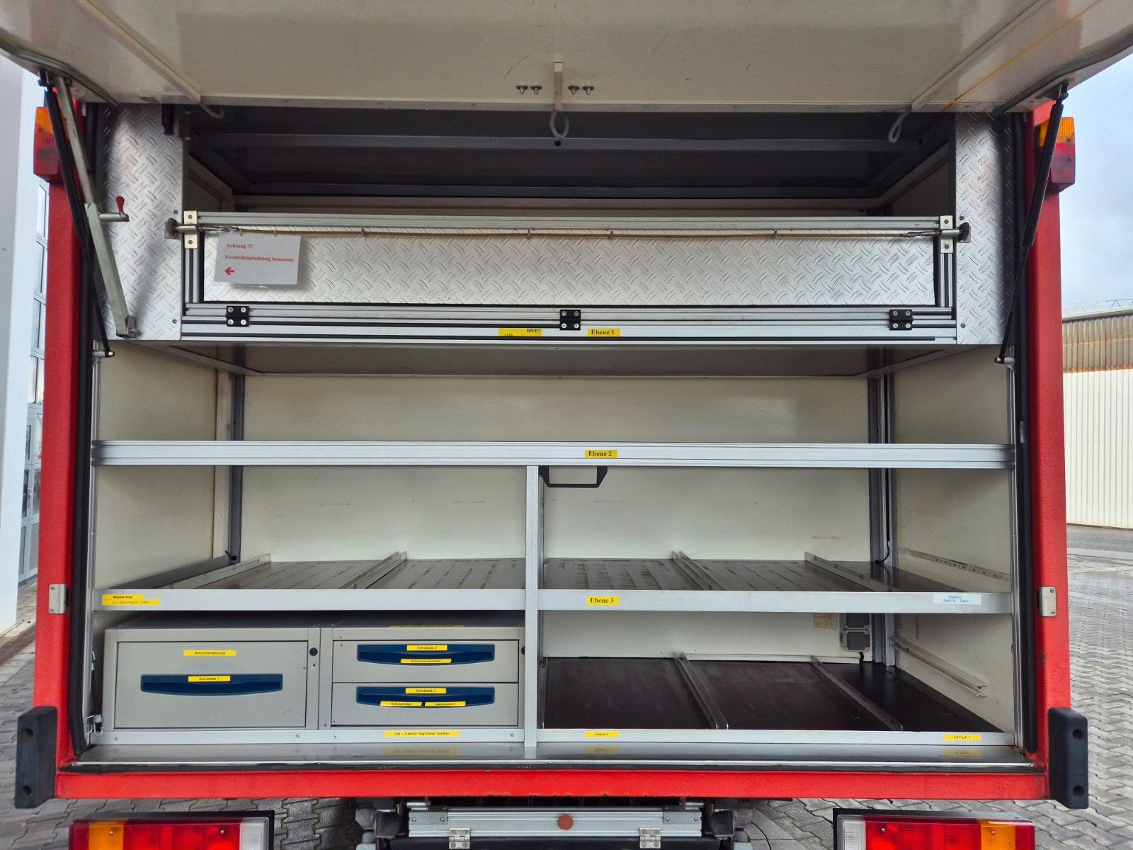 Fahrzeugabbildung MAN LE 9.150 Feuerwehr Schmitz GW-6 Gerätewagen