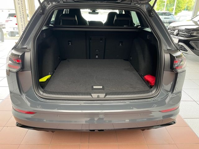 Fahrzeugabbildung Volkswagen Golf Variant 1.5 eTSI DSG R-LINE BLACK-STYLE NAV
