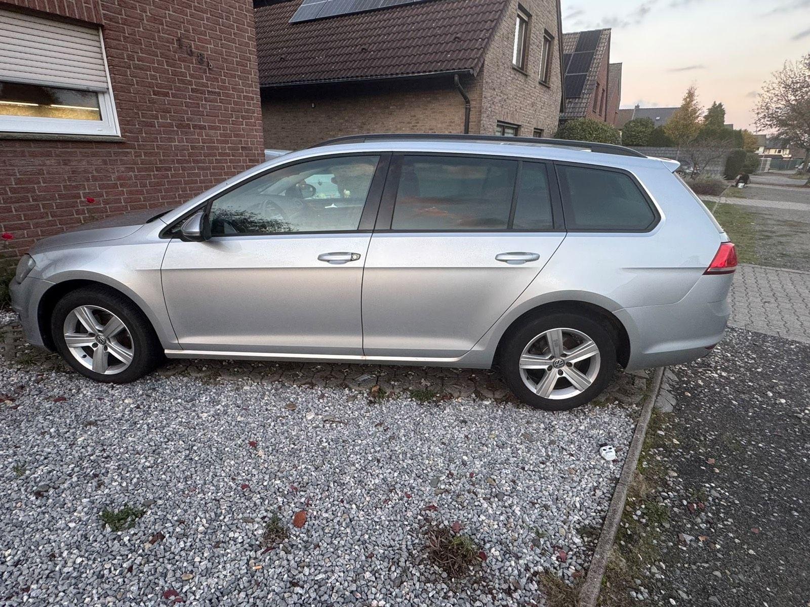 Volkswagen Golf 2014 — rear view