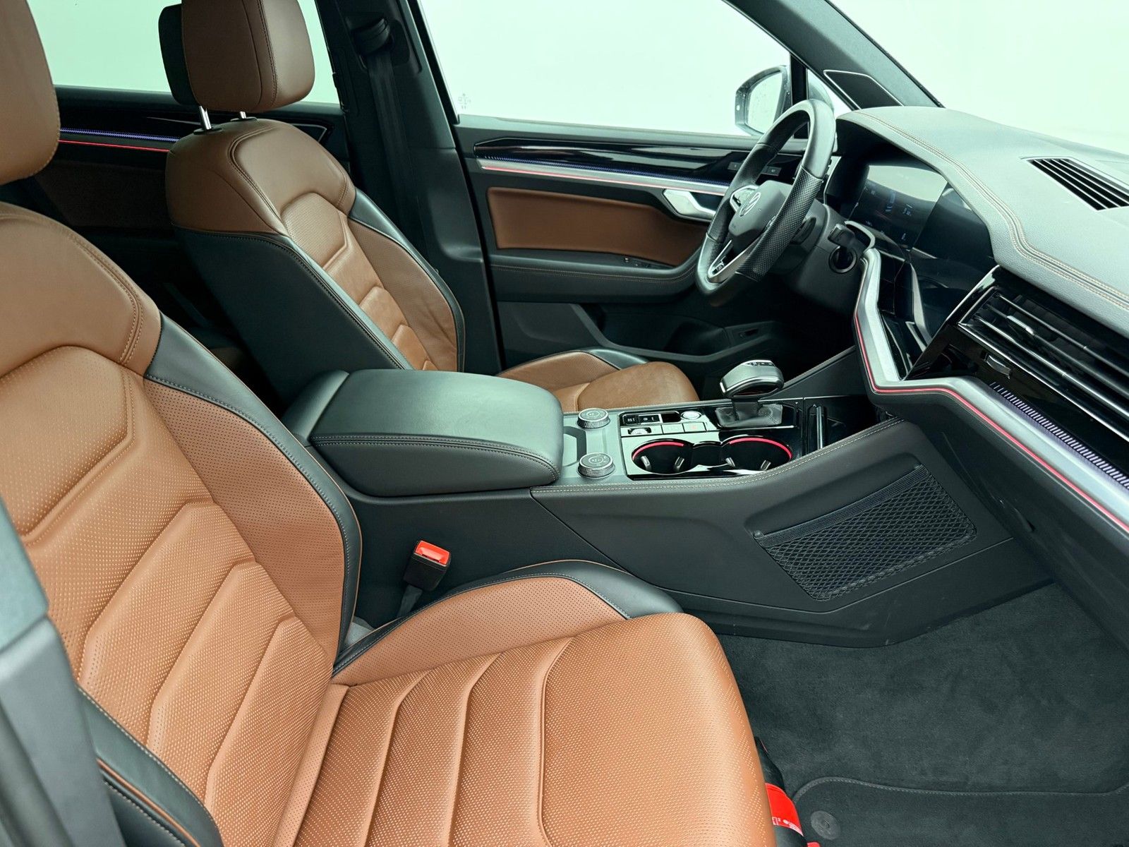 Volkswagen Touareg V6 TDI Autom 4M R-Line KomfortPanoDynAHK foto 3