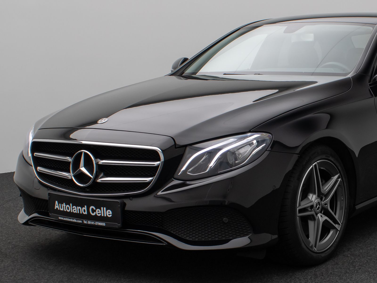 Fahrzeugabbildung Mercedes-Benz E 220 d Avantgarde. 9G-Tronic Kamera Navi Sport
