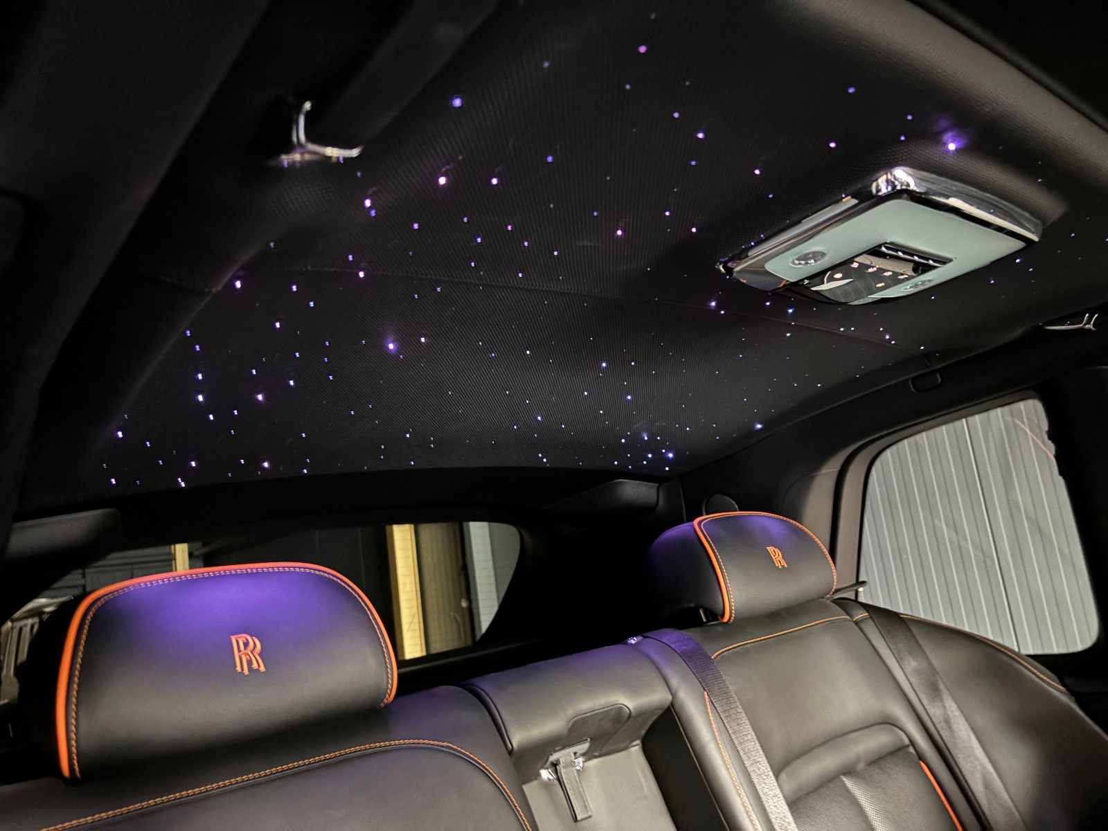 Fahrzeugabbildung Rolls-Royce Cullinan/NOVITEC/WIDEBODY/24''/FOND-TV/STERNEHIM