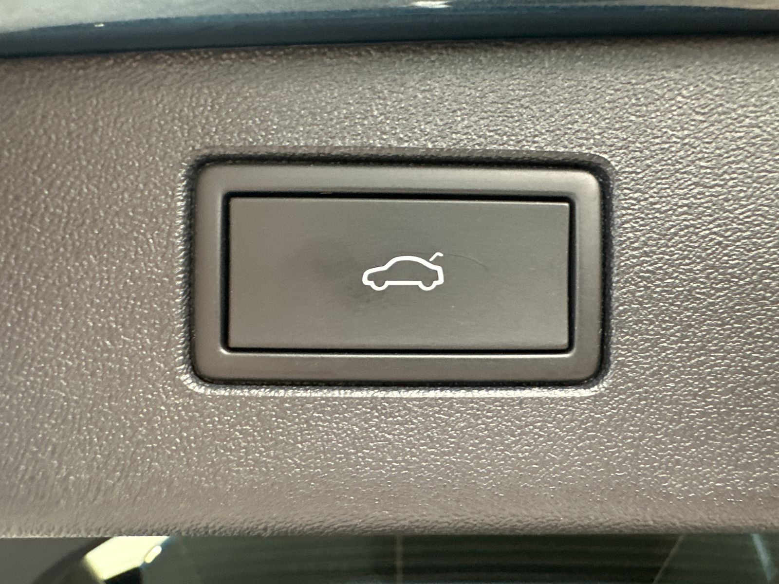 Fahrzeugabbildung Volkswagen Tiguan 1.5 eTSI R-Line DSG NAVI+LED+ACC+AHK+SHZ