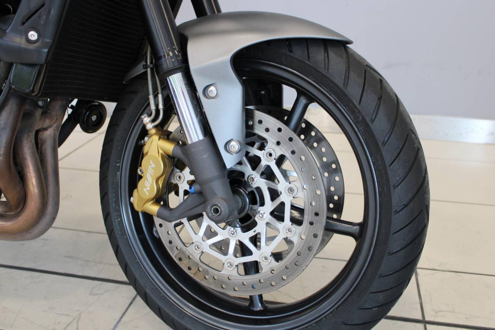 Triumph Street Triple R D67LD + MIVV Auspuff + LED Blink