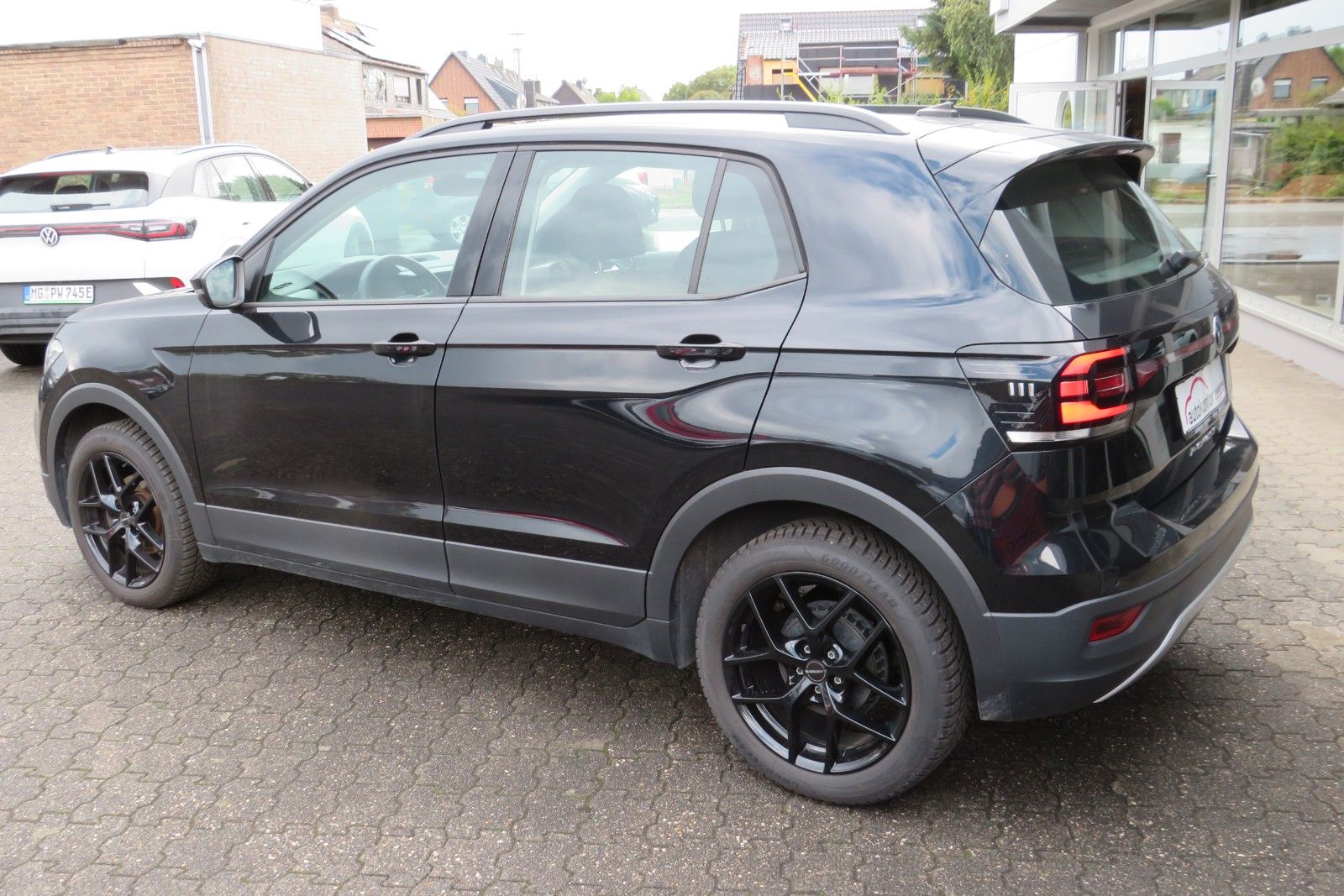 Fahrzeugabbildung Volkswagen T-Cross Life LED SPORT-PAKET SITZH. NAVI APP