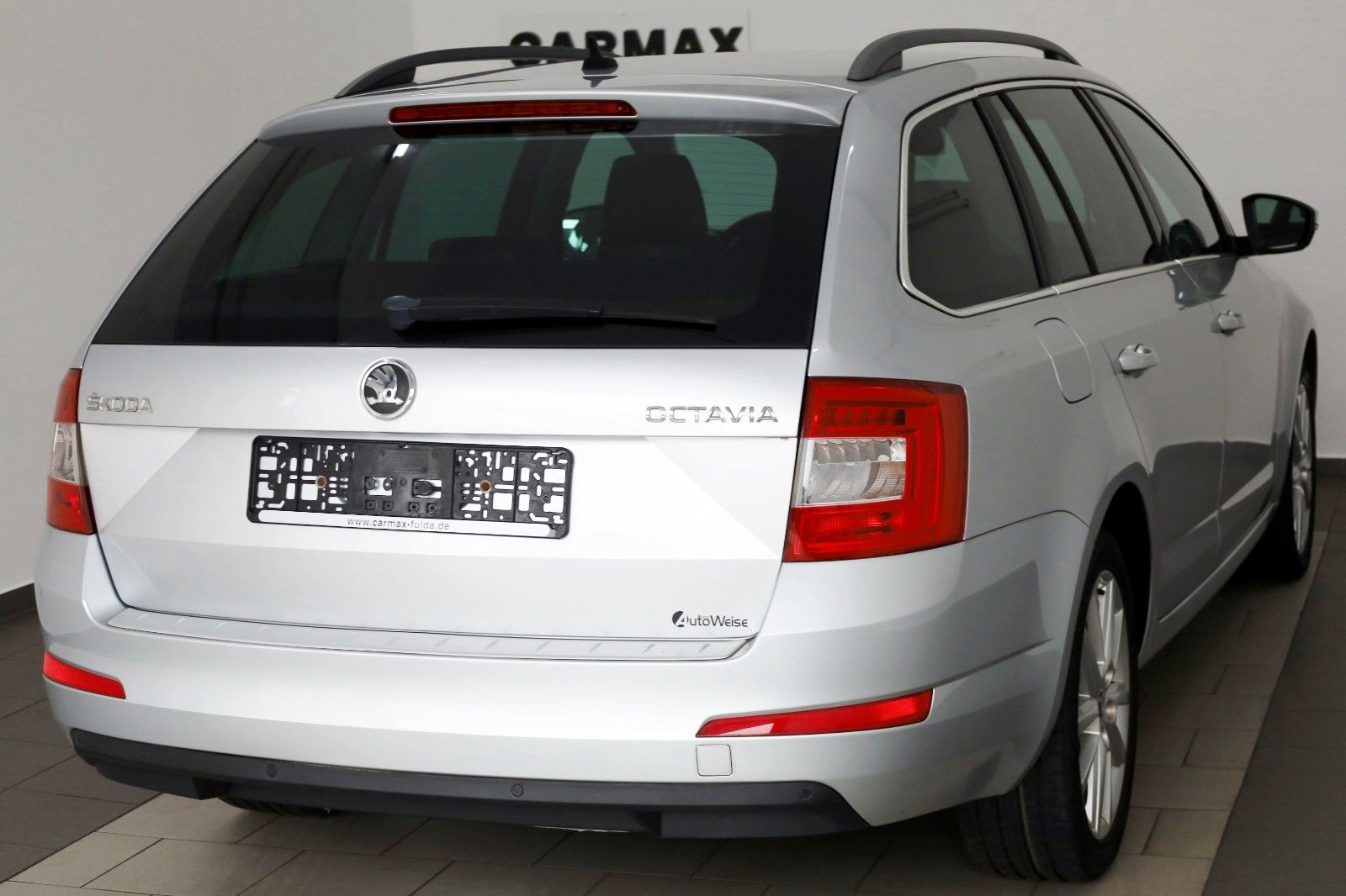 Fahrzeugabbildung SKODA Octavia Combi Elegance,T.Leder,Navi,Xenon,Alu+WR