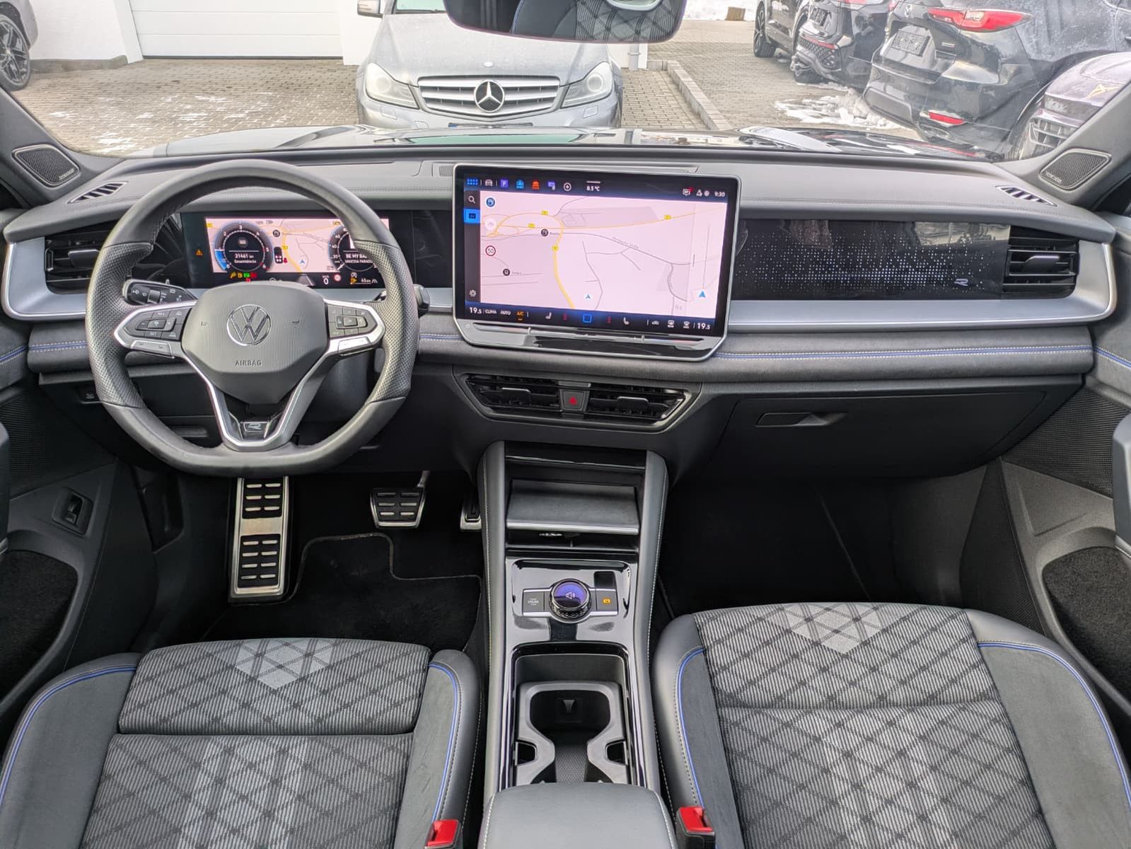 Fahrzeugabbildung Volkswagen Tayron 2.0 TDI 4M R-Line 7Si*MATRIX*AHK*PANO*HUD