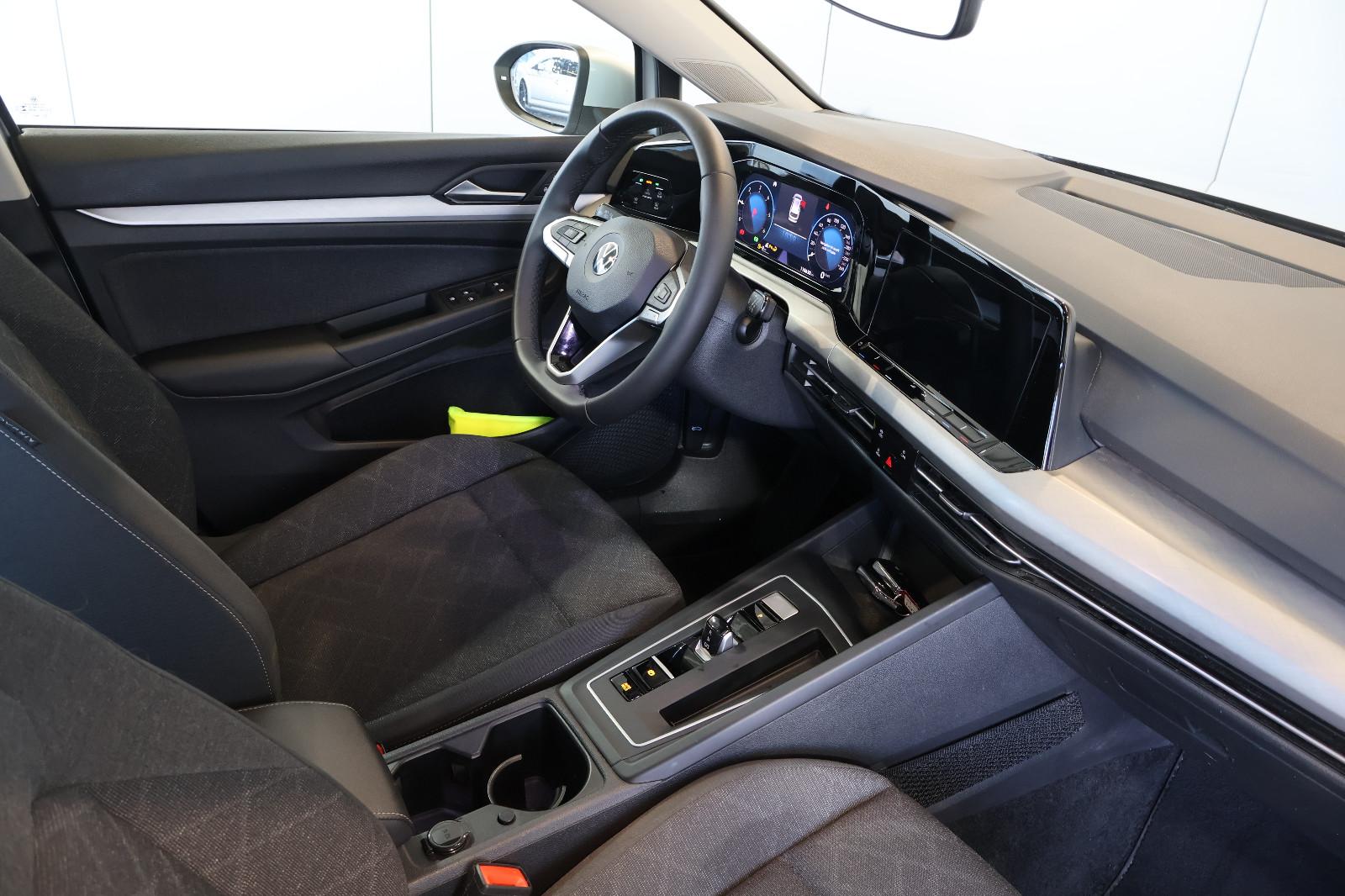 Volkswagen Golf VIII 2.0 TDI Life AID+ACC+LED+AMBIENT+AHK