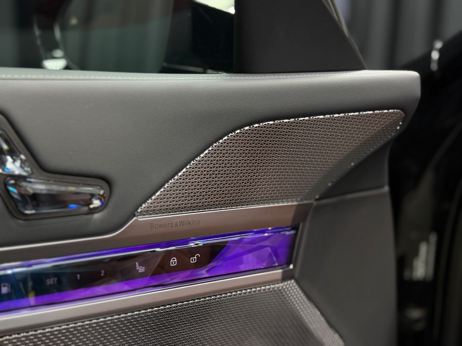 Fahrzeugabbildung BMW 750e xDrive M Sport Pro|TV|B&W|MASSAGE|SKY-LOUNG