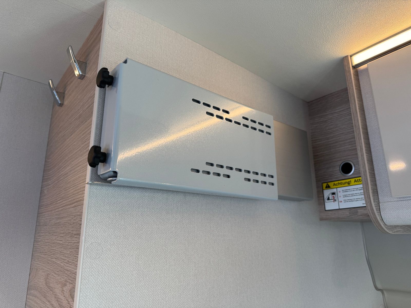 Fahrzeugabbildung Bürstner Campeo Black Forest C 600 AUFSTELLDACH SHZ NAVI+