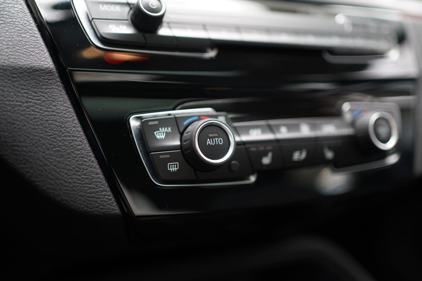 Fahrzeugabbildung BMW X1 18d xLine +Parkassistent+Glasdach+AHK+LED+