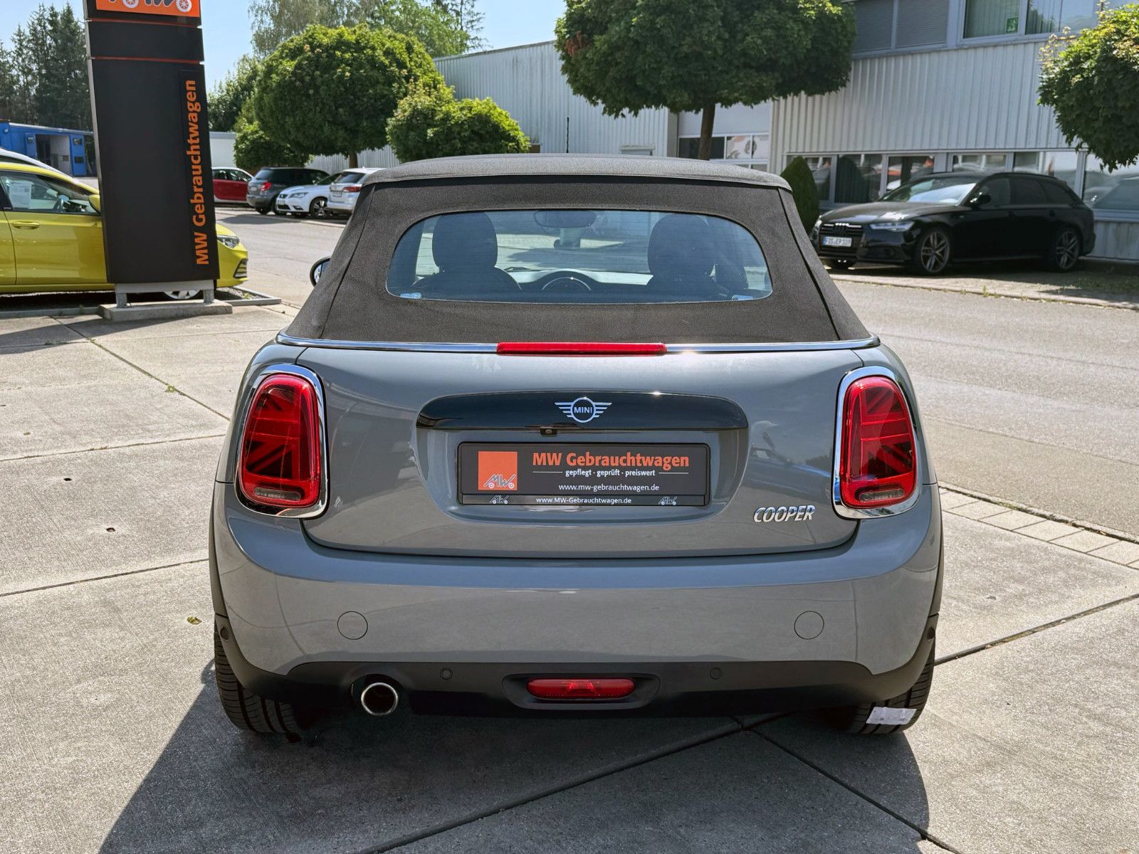 Fahrzeugabbildung MINI COOPER Cabrio Aut. SHZ KAM PDC BT AMBI 2-Zonen