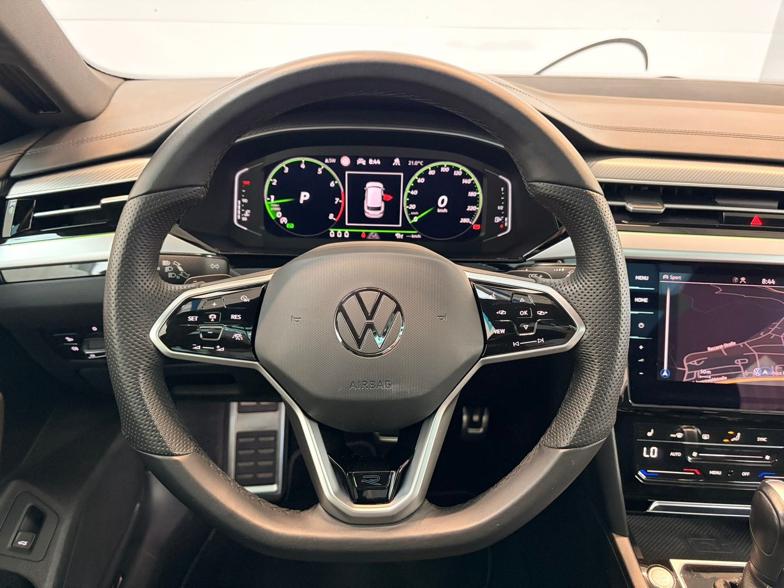 Fahrzeugabbildung Volkswagen Arteon SB R-Line 2.0 TSI DSG 4M +ACC +IQ.Light - mit KI generiert/bearbeitet
