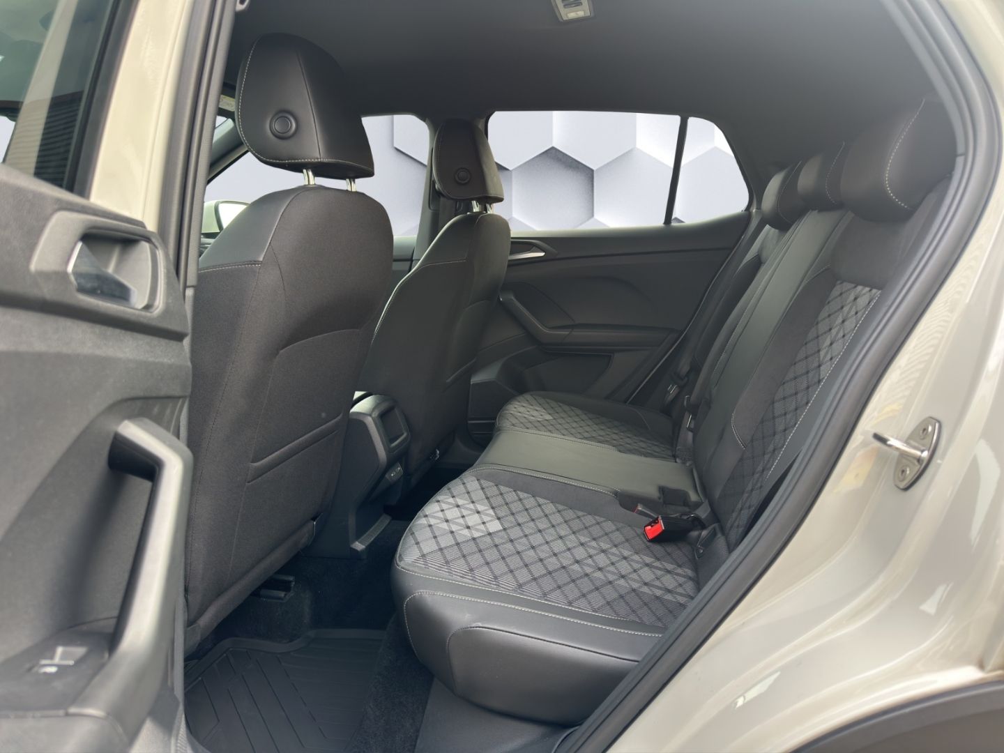 T-Cross R-Line 1.5 l TSI 110 kW DSG AHZV LED GJR