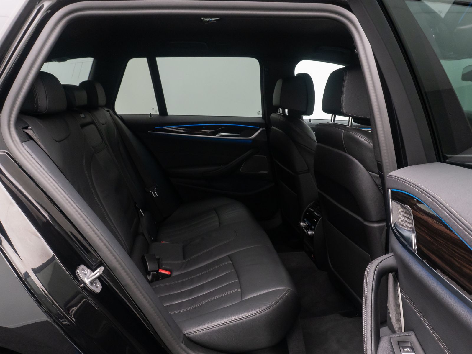 Fahrzeugabbildung BMW 530e Luxury Line HUD H/K DAB Laser Belüftung